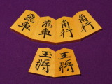 法雲作源兵衛清安御蔵島黄楊斑入上柾目彫埋将棋駒/新品 桐平箱付(KS1345)